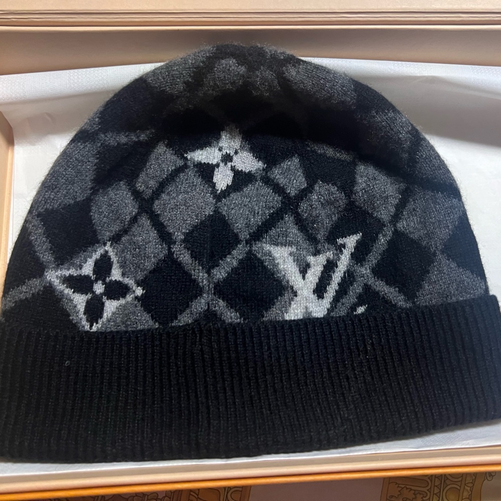Cashmere Black and Gray Louis Vuitton Beanie and scarf